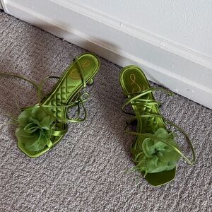 Tie up Green kitten heels